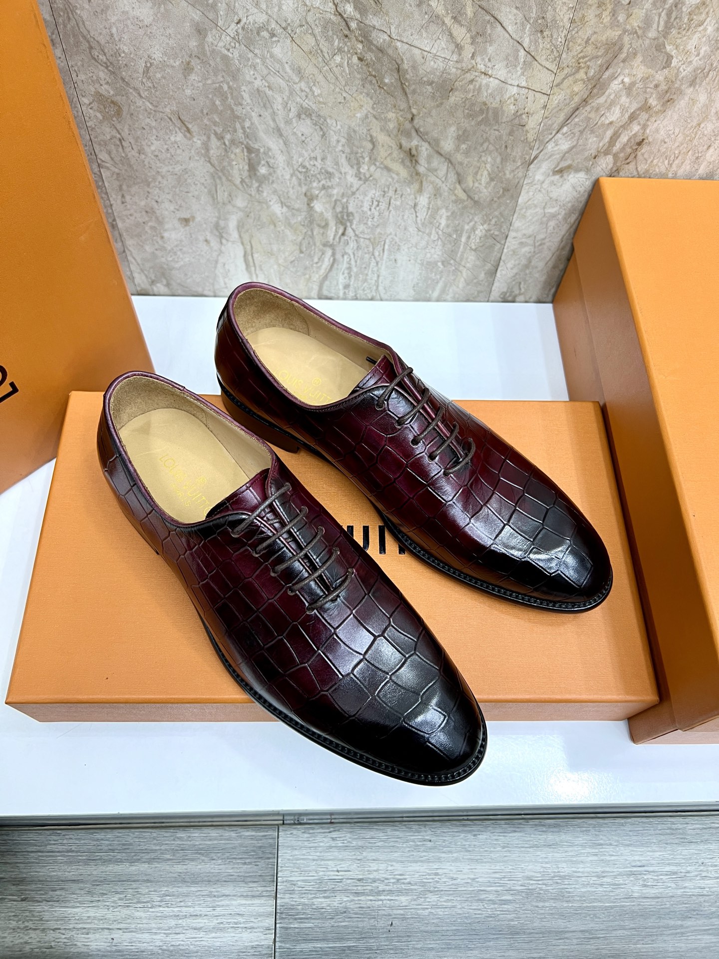 Louis Vuitton Vendome Flex Loafers in Leather with Monogram Detail 4 i1742488209922 8423 0 2