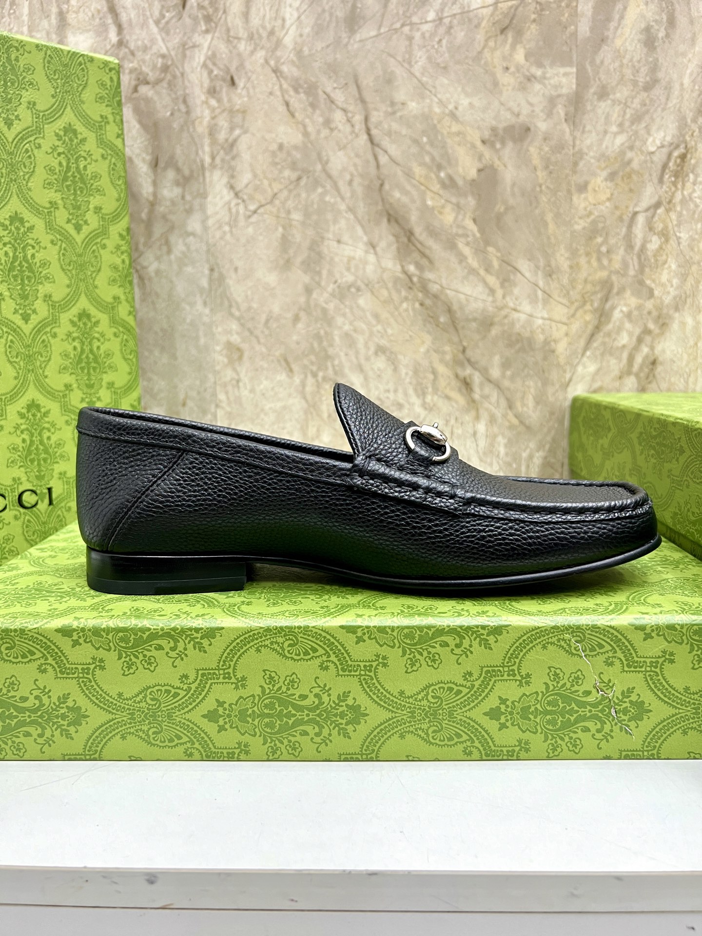 Gucci Men's Black Leather Loafers with Chain G Buckle - Elegant and Stylish 7 i1744426873069 912 0 5