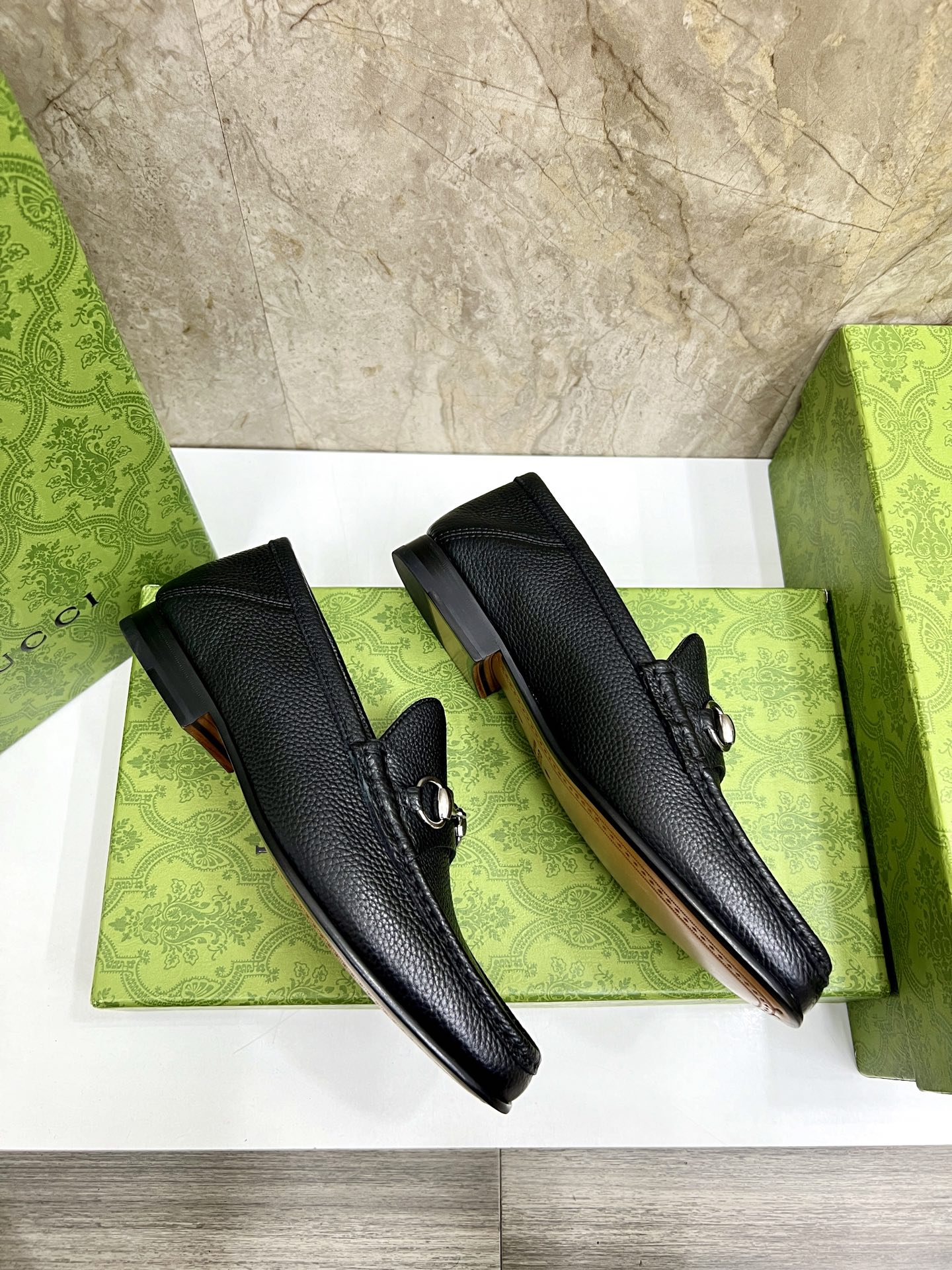 Gucci Men's Black Leather Loafers with Chain G Buckle - Elegant and Stylish 5 i1744426873167 5899 0 3