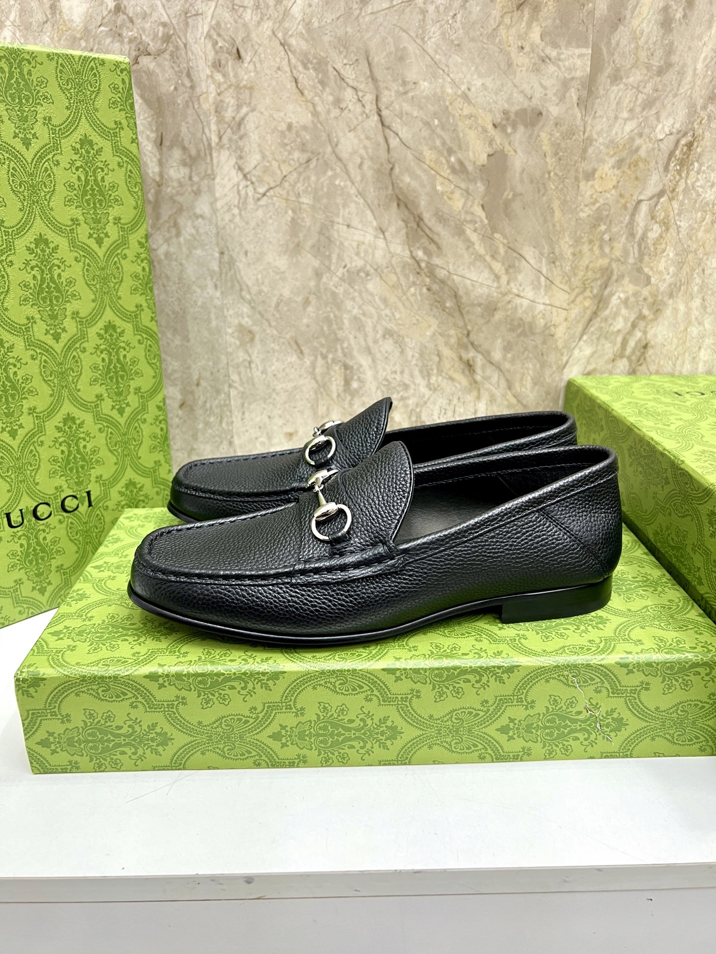 Gucci Men's Black Leather Loafers with Chain G Buckle - Elegant and Stylish 3 i1744426873191 5790 0 1