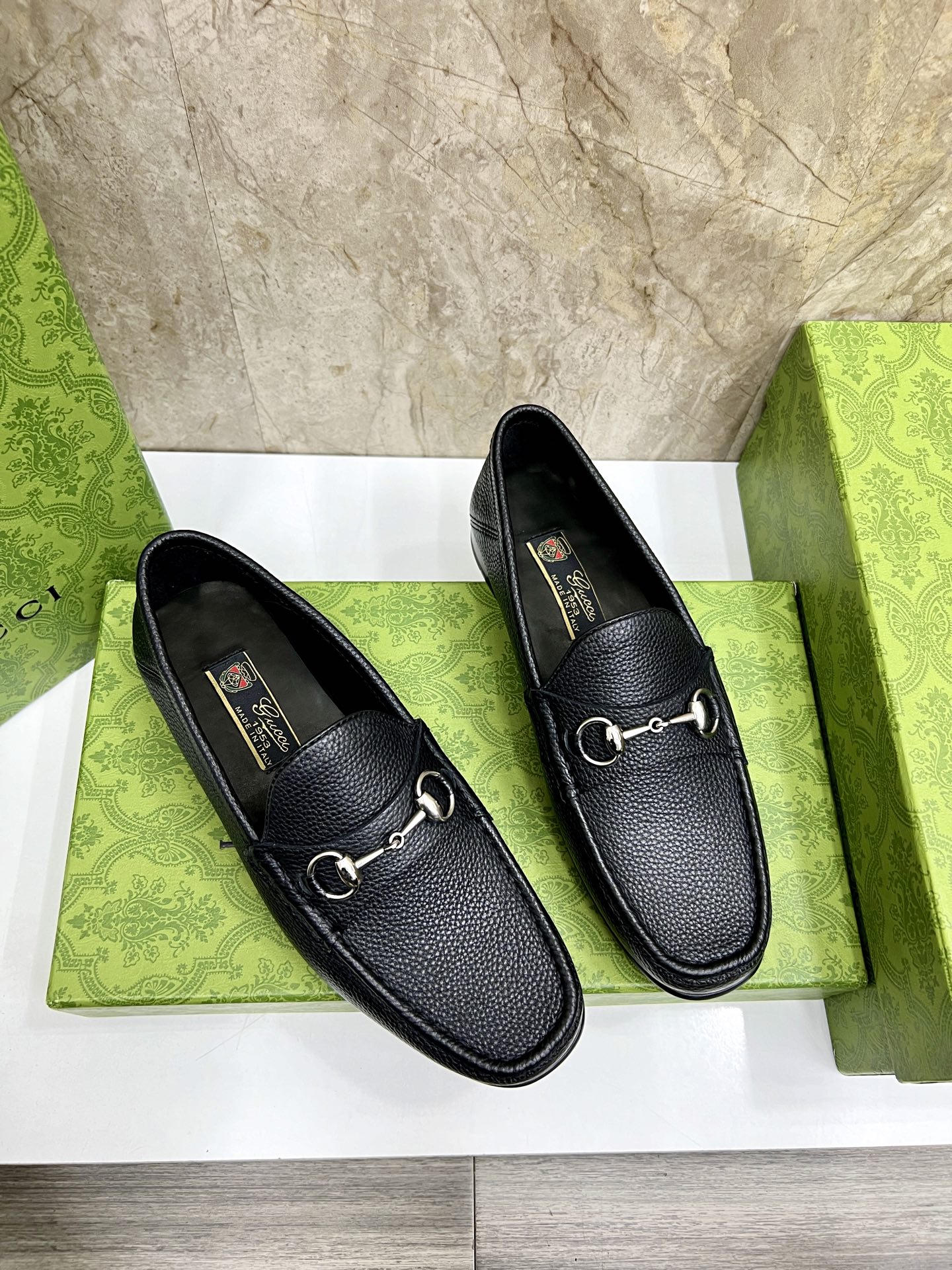 Gucci Men's Black Leather Loafers with Chain G Buckle - Elegant and Stylish 4 i1744426873946 5635 0 2