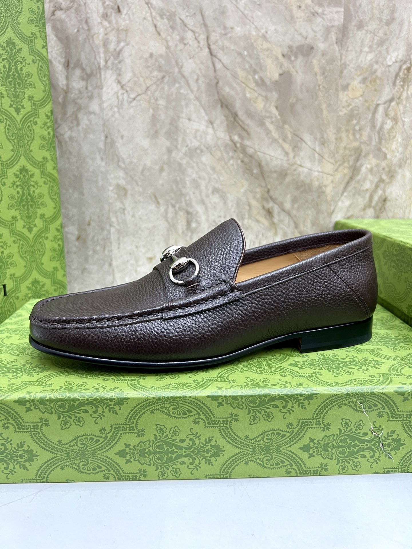 Gucci Men's Brown Leather Loafers with Chain G Buckle - Classic Style 6 i1744426887036 6780 0 4