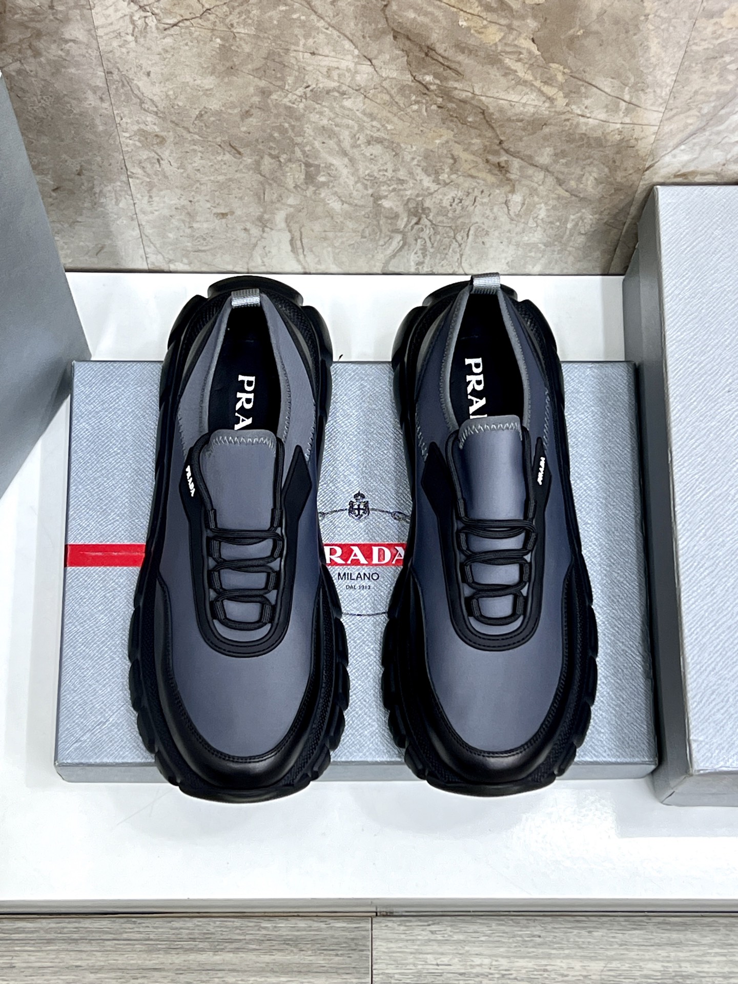 NO:280267,【Prada】Prada - High-end quality original single - Upper imported cowhide spliced ​​mesh upper, silk-print brand logo - Inner water-dyed cowhide footbed - Outsole ultra-light TPU foaming·Q elastic molding outsole - Ultra-high quality control·fine workmanship highlighted (high-end, noble, grade) -Size 38-44 (45, custom made),,prada,prada,cowhide19860909【Prada】普拉达 -高端品质 原单 -鞋面进口牛皮拼接网布鞋面、丝印品牌logo -内里水染牛皮垫脚 -大底超轻TPU发泡·Q弹成型大底 -超高品控·做工精细凸显(高端·贵气·档次) -Size 38-44（45,可订做),,prada,prada,cowhide,Men's shoes