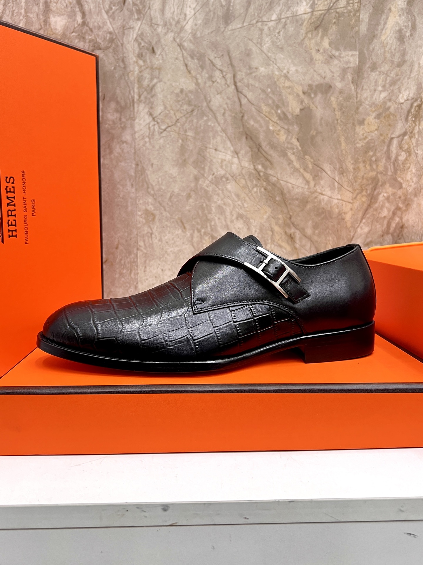 Hermes Giovanni Loafers: Classic Leather Buckle Dress Shoes for Men 6 i1745734182205 2100 0 4
