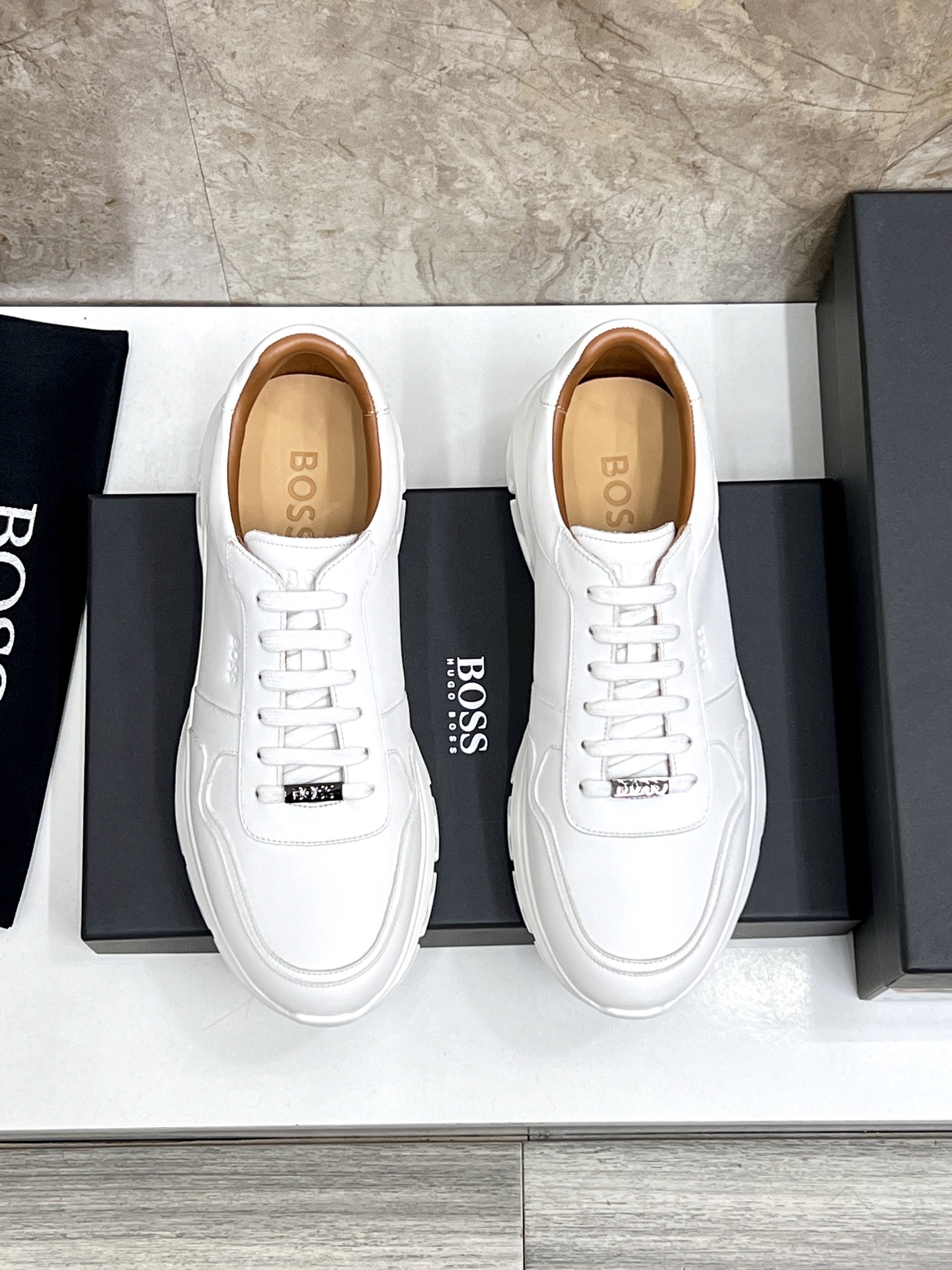 Hugo Boss Leather Sneakers for Men,Comfortable and Stylish, Sizes 39-44 1 Hugo Boss Leather Sneakers for Men,Comfortable and Stylish, Sizes 39-44