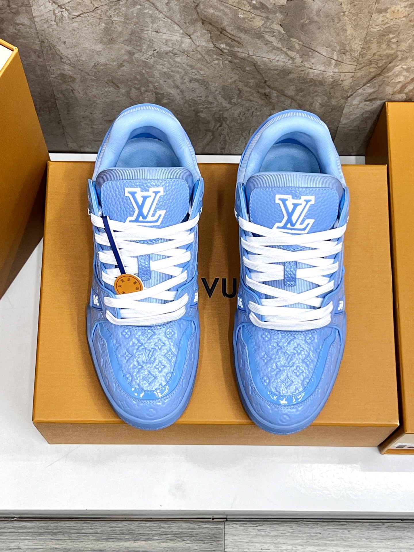 NO:357402,Top version [LOUIS VUITTON) Couple Crafts Model, Counter Series (Original) New LV Louis Vuitton - Top version LV classic high-top trendy shoes!  Use imported original craft calfskin, original breathable inner lining. Original wear-resistant, lightweight and high-end TPU bottom!  High-quality quality!  A variety of colors available, size number for women and men 39-45, louis vuitton, louis vuitton, louis vuitton, cowhide19860909顶级版本【LOUIS VUITTON）情侣工艺款 专柜系列（原单）新款LV路易威登 ——顶级版本 LV经典高帮潮鞋！选用进口原版工艺小牛皮 原版透气内里.原版耐磨轻便高端TPU大底！高品质精品！多款颜色可选,码数女男39-45,,louis vuitton,louis vuitton,louis vuitton,cowhide,Men's shoes