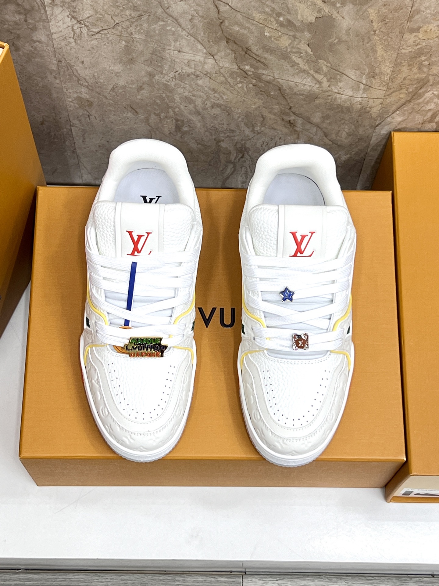 NO:357417,Top version [LOUIS VUITTON) Couple Crafts Model, Counter Series (Original) New LV Louis Vuitton - Top version LV classic high-top trendy shoes!  Use imported original craft calfskin, original breathable inner lining. Original wear-resistant, lightweight and high-end TPU bottom!  High-quality quality!  A variety of colors available, size 35-45 for men, louis vuitton, louis vuitton, louis vuitton, cowhide19860909顶级版本【LOUIS VUITTON）情侣工艺款 专柜系列（原单）新款LV路易威登 ——顶级版本 LV经典高帮潮鞋！选用进口原版工艺小牛皮 原版透气内里.原版耐磨轻便高端TPU大底！高品质精品！多款颜色可选,码数女男35-45,,louis vuitton,louis vuitton,louis vuitton,cowhide,Men's shoes