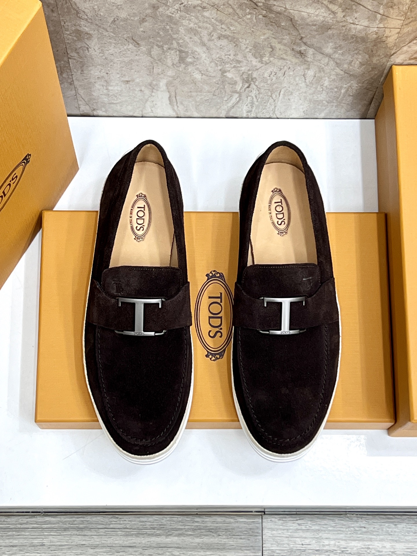 NO:346891,[Strong][Strong][Strong] Original single quality tods Todds casual leather shoes footwear, footwear, new style of counter synchronization, exquisite hand-stitching, workmanship details comparable to counter, imported cowhide upper, cowhide inner, original outsole 38-44 (45 customized),, Tod's, cowhide19860909[强][强][强]原单品质 tods托德斯休闲皮鞋 套脚鞋 专柜新款同步 精致手工缝线 做工细节堪比专柜 鞋面进口牛皮 牛皮内里 原版大底 38-44（45定做）,,Tod's,cowhide,Men's shoes