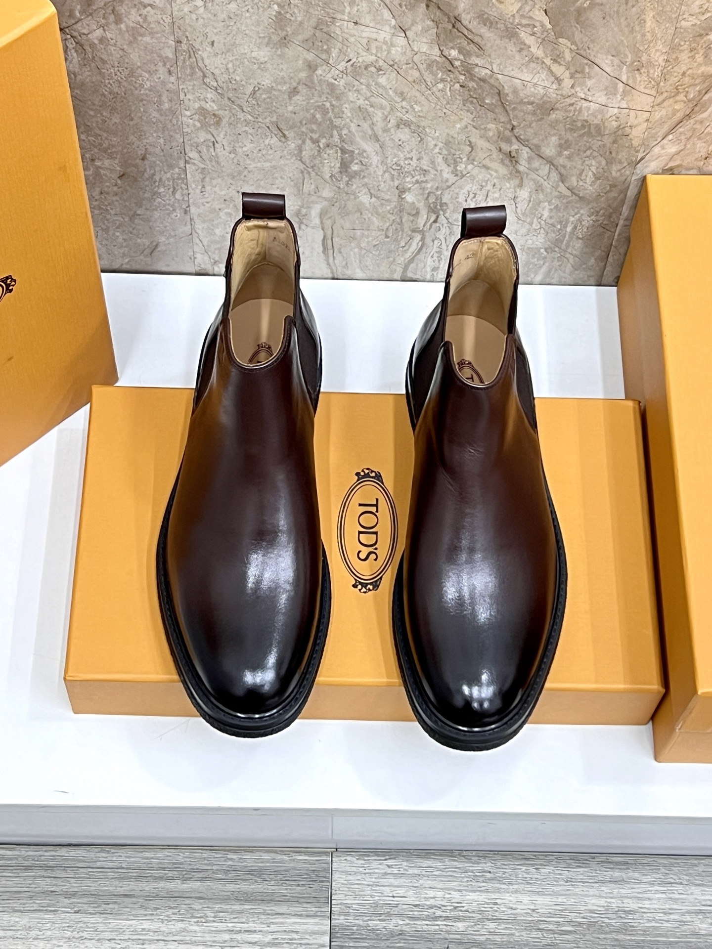 NO:587190,[Strong] [Strong] [Strong] Original order quality tods Tods casual boots counter new model synchronization Exquisite hand-stitched workmanship details comparable to counters Uppers imported from Niujing Cowhide lining Original outsole 38-44 (customized for 45), TOD'S men's boots, Tod's, boots, cowhide19860909[强][强][强]原单品质 tods托德斯休闲靴子专柜新款同步 精致手工缝线 做工细节堪比专柜 鞋面进口牛京 牛皮内里 原版大底 38-44（45定做）,TOD‘S男靴,Tod's,boots,cowhide,Men's shoes