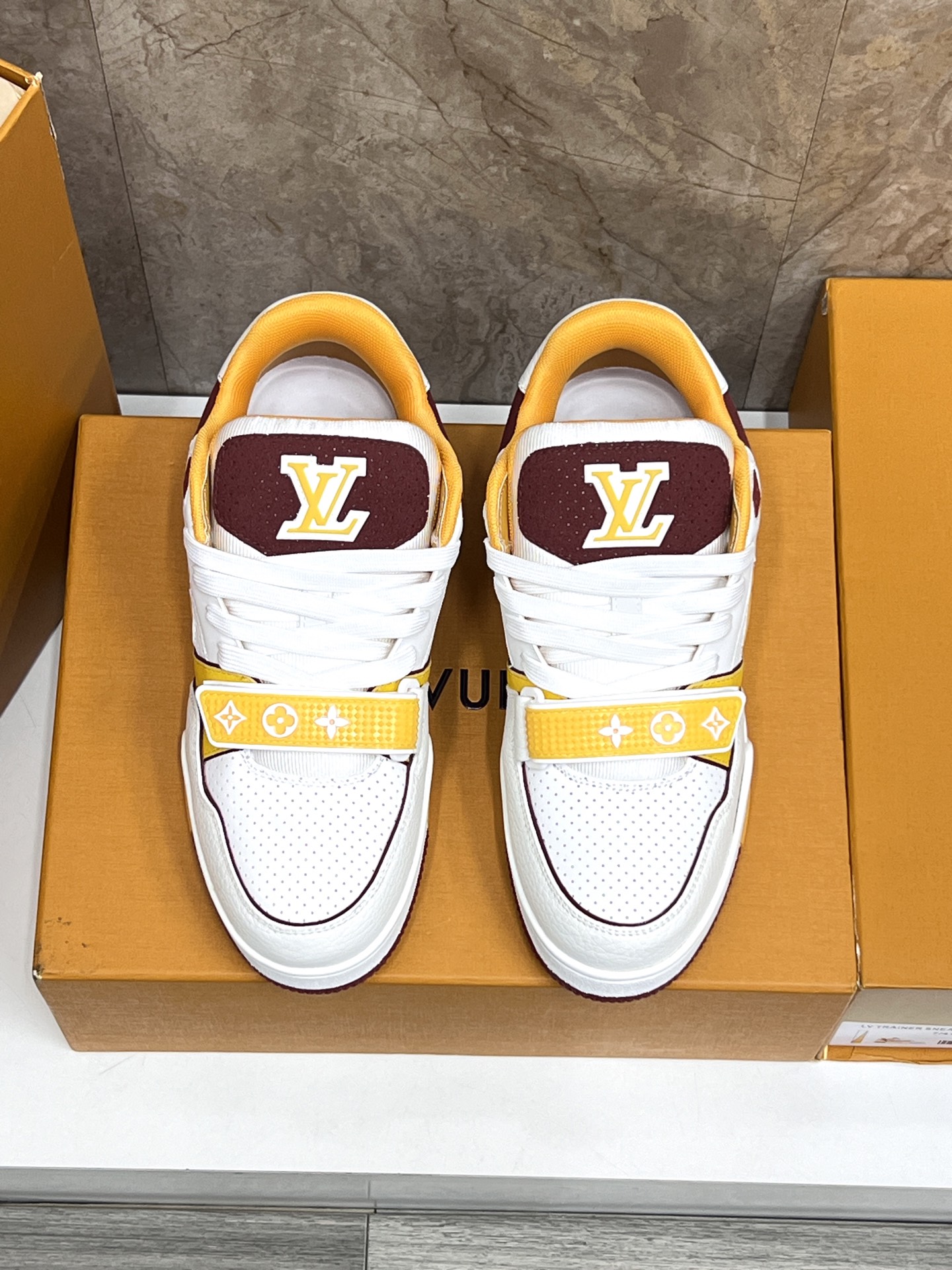 NO:621504,Top version [LOUIS VUITTON] Couple craft model counter series (original order) new LV Louis Vuitton - top version LV classic high-top trendy shoes!  Made of imported original craft calfskin, original breathable lining, and original wear-resistant, lightweight, high-end TPU outsole!  High quality products!  Various colors available, sizes for women and men 35-46, louis vuitton, louis vuitton, louis vuitton, cowhide19860909顶级版本【LOUIS VUITTON）情侣工艺款 专柜系列（原单）新款LV路易威登 ——顶级版本 LV经典高帮潮鞋！选用进口原版工艺小牛皮 原版透气内里.原版耐磨轻便高端TPU大底！高品质精品！多款颜色可选,码数女男35-46,,louis vuitton,louis vuitton,louis vuitton,cowhide,Men's shoes