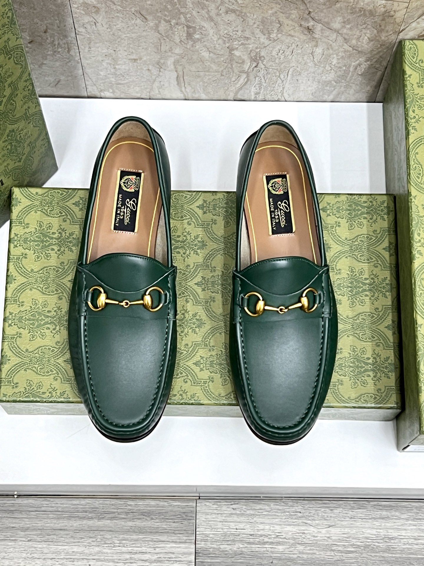 최상급 오리지널 P720. 브랜드: GUCCI. 표준 사이즈: 남성용 39-44 (38.45). 커스터마이징 레벨: 부티크와 동일한 스타일, 최상급 오리지널. 소재: 천연 소가죽, 천연 가죽 밑창. 스타일 카테고리: 남성 패션 정장 및 캐주얼 가죽 구두, 최상급 럭셔리. 색상: 사진과 동일. 4265