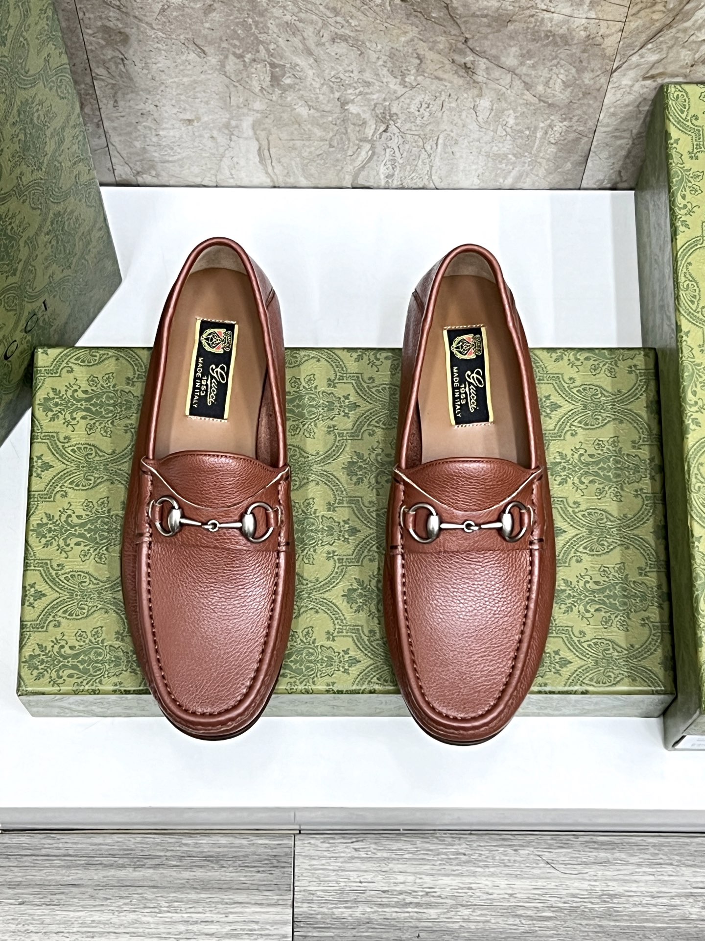 NO:621265,Top original order Brand GUCCI (Gucci) Standard size men's size 39-44 (38.45 customized, same model at grade counters Top original order Material original cowhide hands Original leather outsole Style category Men's fashion formal casual leather shoes Top luxury Color actual picture),,gucci,cowhide,Leather soles19860909顶级原单 品牌GUCCI（古奇） 标准码男码39–44（38.45定做 等级专柜同款 顶级原单 材料原版牛皮手 原版真皮大底 款式类别男士时尚正装休闲皮鞋 顶级奢华 颜色实物图）,,gucci,cowhide,Leather soles,Men's shoes