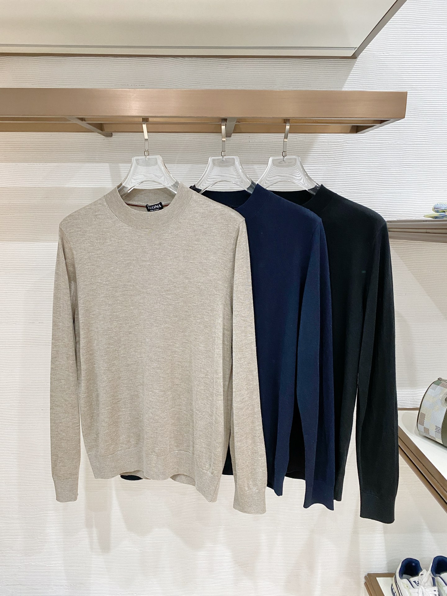 Zegna 杰尼亚羊绒羊毛毛衣，高端羊绒线纱、顶级羊绒意味着无与伦比的亲肤触感，软糯又轻柔，低调内敛却难掩奢华质感，无论