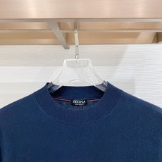 Zegna 杰尼亚羊绒羊毛毛衣,高端羊绒线纱、顶级羊绒意味着无与伦比的亲肤触感,软糯又轻柔,低调内敛却难掩奢华质感,无论 Zegna 杰尼亚羊绒羊毛毛衣,高端羊绒线纱、顶级羊绒意味着无与伦比的亲肤触感,软糯又轻柔,低调内敛却难掩奢华质感,无论