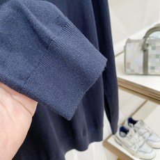 Zegna 杰尼亚羊绒羊毛毛衣,高端羊绒线纱、顶级羊绒意味着无与伦比的亲肤触感,软糯又轻柔,低调内敛却难掩奢华质感,无论 Zegna 杰尼亚羊绒羊毛毛衣,高端羊绒线纱、顶级羊绒意味着无与伦比的亲肤触感,软糯又轻柔,低调内敛却难掩奢华质感,无论