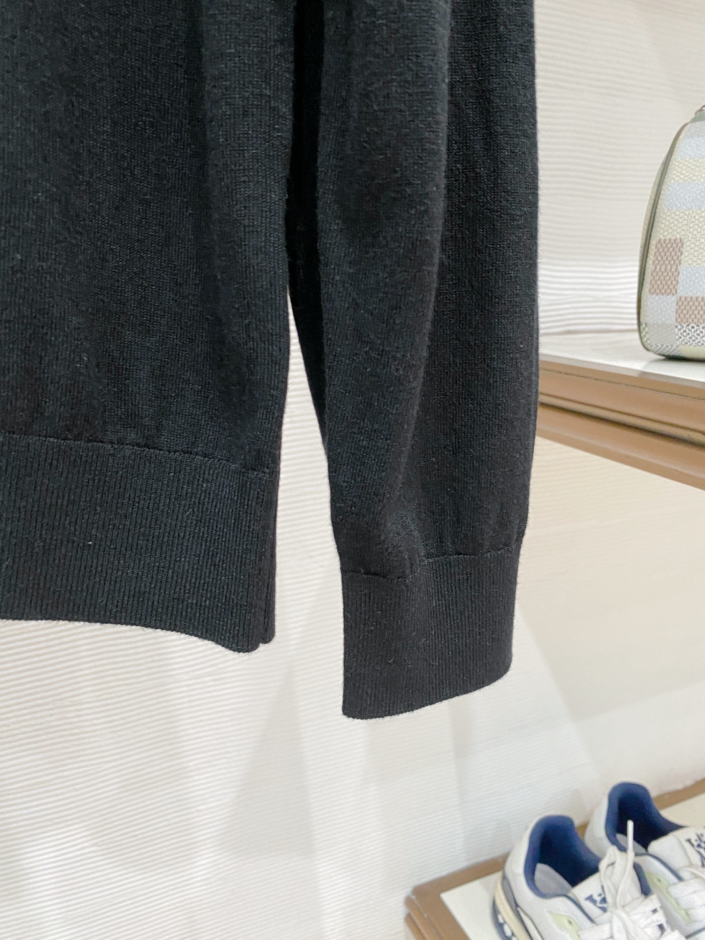 Zegna 杰尼亚羊绒羊毛毛衣，高端羊绒线纱、顶级羊绒意味着无与伦比的亲肤触感，软糯又轻柔，低调内敛却难掩奢华质感，无论