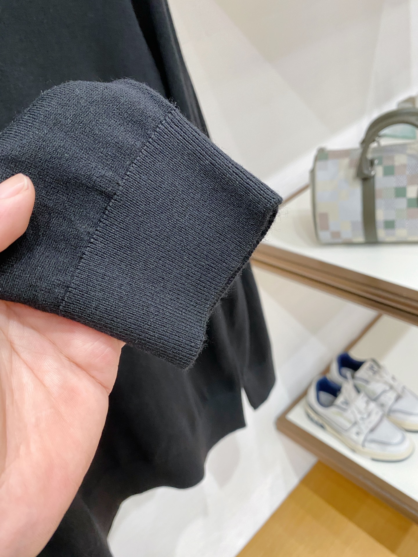 Zegna 杰尼亚羊绒羊毛毛衣，高端羊绒线纱、顶级羊绒意味着无与伦比的亲肤触感，软糯又轻柔，低调内敛却难掩奢华质感，无论