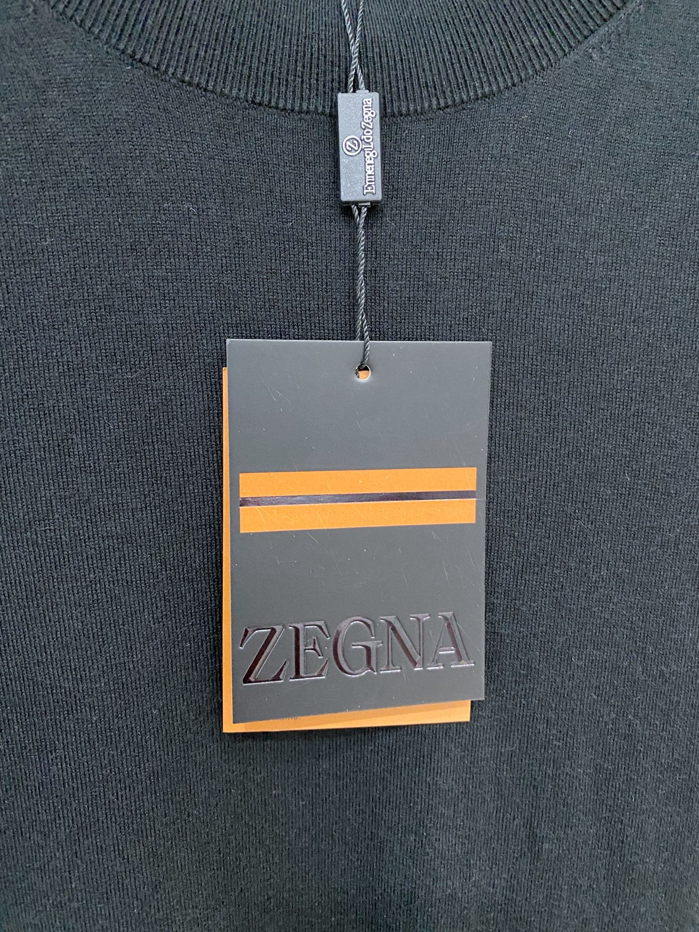 Zegna 杰尼亚羊绒羊毛毛衣，高端羊绒线纱、顶级羊绒意味着无与伦比的亲肤触感，软糯又轻柔，低调内敛却难掩奢华质感，无论