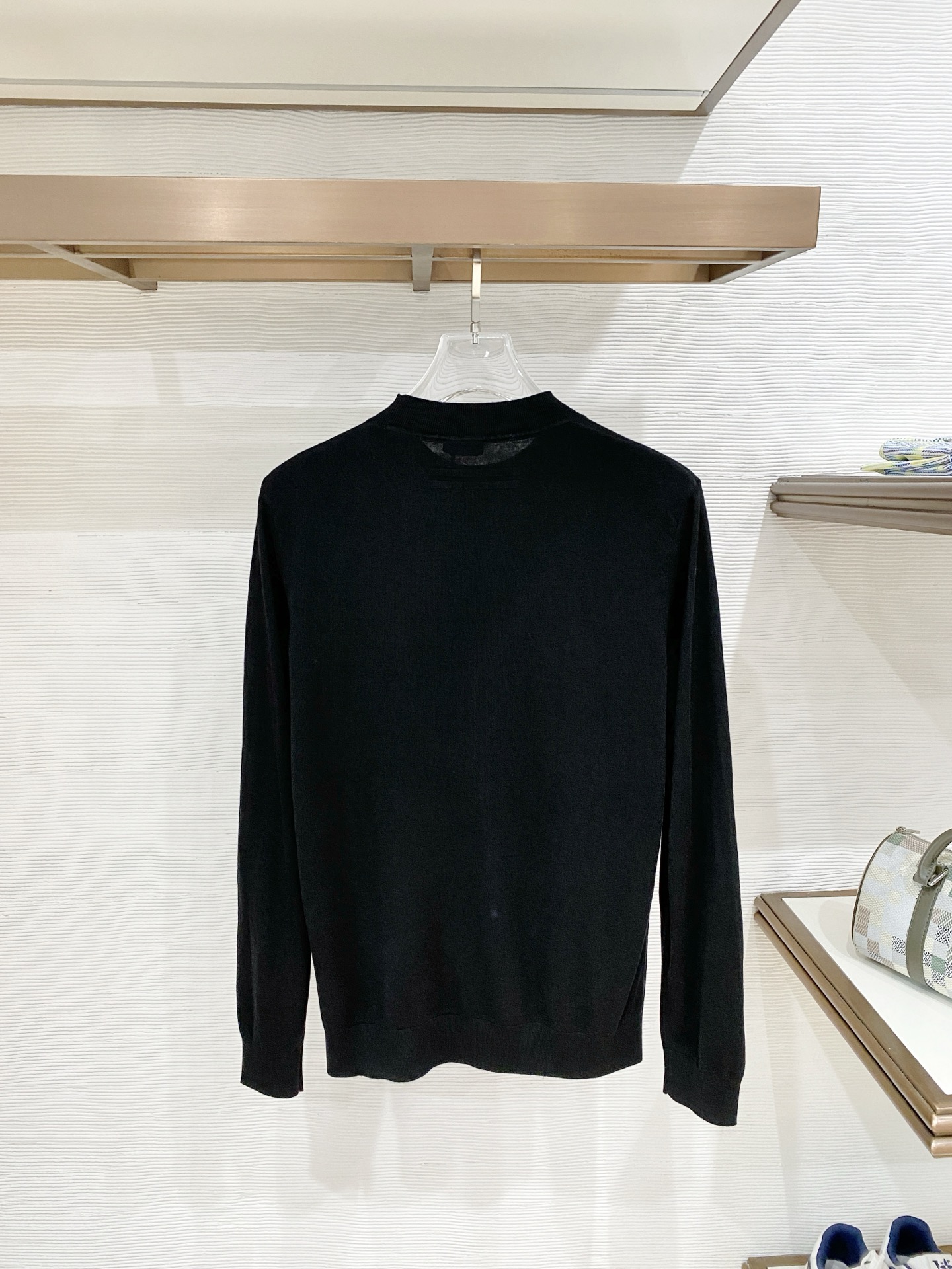 Zegna 杰尼亚羊绒羊毛毛衣，高端羊绒线纱、顶级羊绒意味着无与伦比的亲肤触感，软糯又轻柔，低调内敛却难掩奢华质感，无论