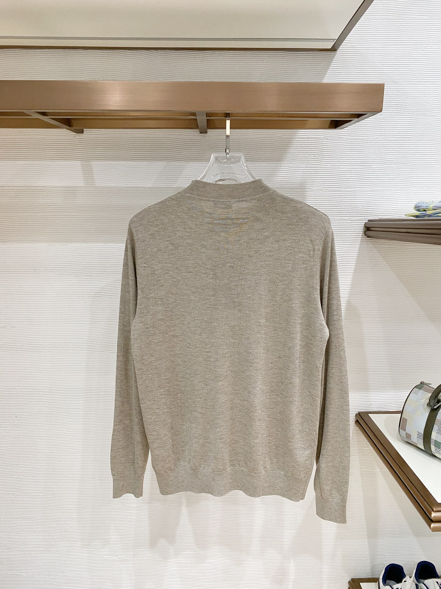 Zegna 杰尼亚羊绒羊毛毛衣，高端羊绒线纱、顶级羊绒意味着无与伦比的亲肤触感，软糯又轻柔，低调内敛却难掩奢华质感，无论