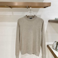 Zegna 杰尼亚羊绒羊毛毛衣,高端羊绒线纱、顶级羊绒意味着无与伦比的亲肤触感,软糯又轻柔,低调内敛却难掩奢华质感,无论 Zegna 杰尼亚羊绒羊毛毛衣,高端羊绒线纱、顶级羊绒意味着无与伦比的亲肤触感,软糯又轻柔,低调内敛却难掩奢华质感,无论