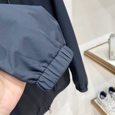 秋冬新款Loro Piana诺 u翩雅 老钱推荐 商务通勤 一衣两穿Bomber Windmate双面穿莲帽夹克外套 经 秋冬新款Loro Piana诺 u翩雅 老钱推荐 商务通勤 一衣两穿Bomber Windmate双面穿莲帽夹克外套 经