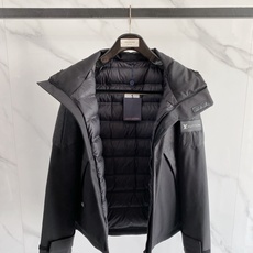 Louis Vuitton 路易威登 2026FW秋冬新款压花连帽羽绒冲锋夹克💥 秋冬爆款硬核单品✨原版全套开模五金,推 Louis Vuitton 路易威登 2026FW秋冬新款压花连帽羽绒冲锋夹克💥 秋冬爆款硬核单品✨原版全套开模五金,推