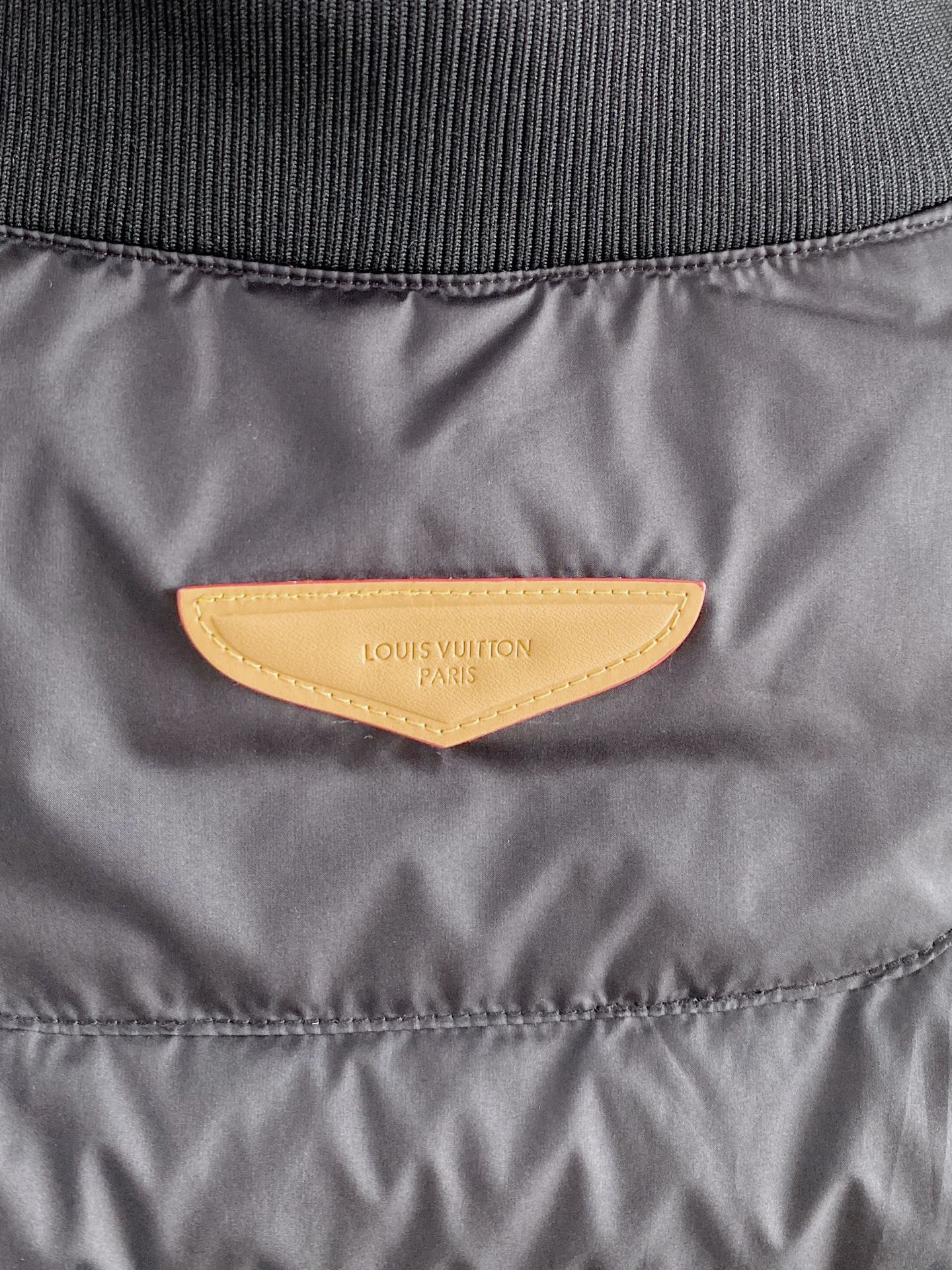 Louis Vuitton 路易威登 2026FW秋冬新款可脱卸两穿羽绒服外套✨ 原版定制五金拉链,高品质防风羽绒面料, Louis Vuitton 路易威登 2026FW秋冬新款可脱卸两穿羽绒服外套✨ 原版定制五金拉链,高品质防风羽绒面料,