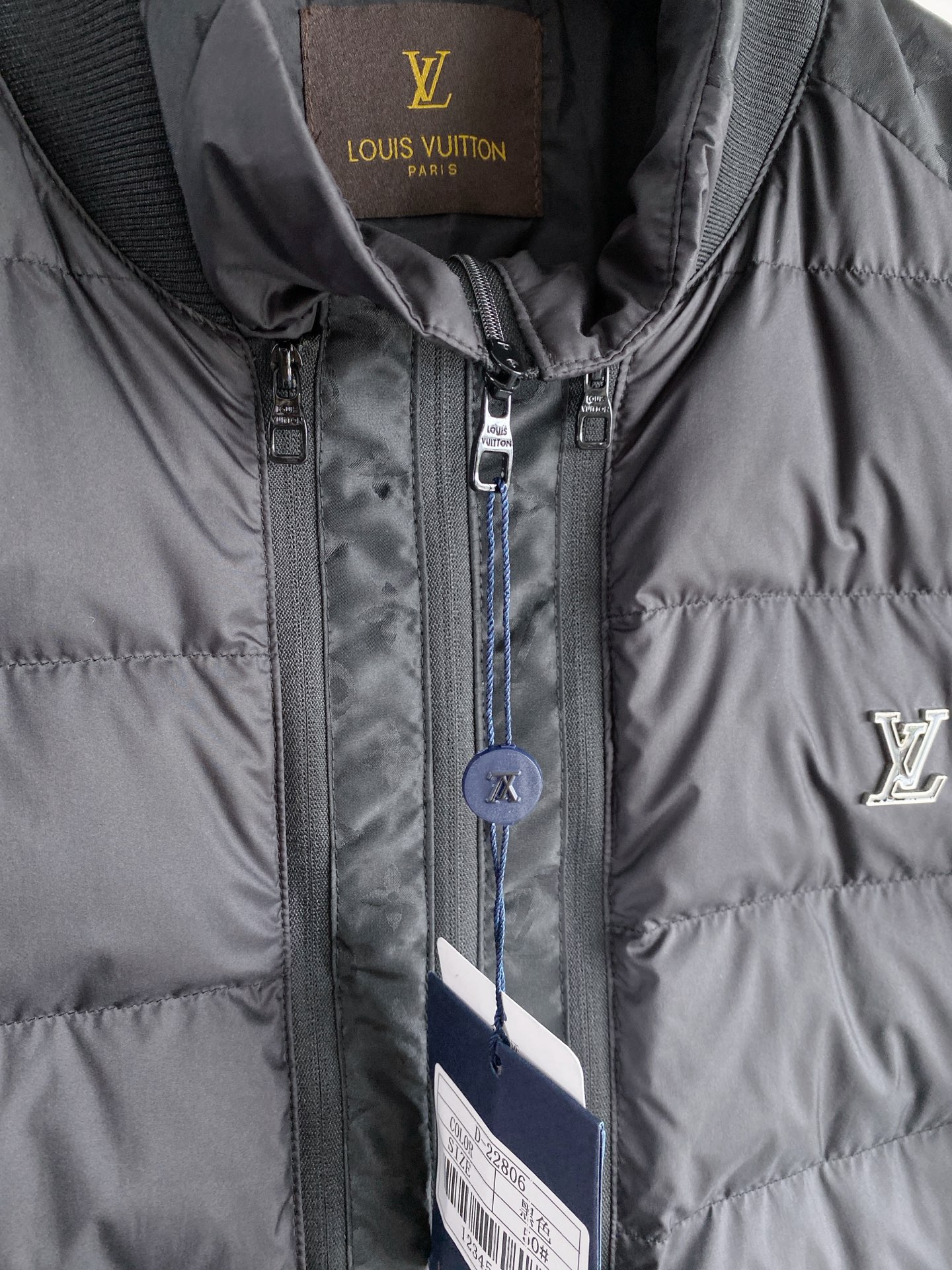 Louis Vuitton 路易威登 2026FW秋冬新款可脱卸两穿羽绒服外套✨ 原版定制五金拉链,高品质防风羽绒面料, Louis Vuitton 路易威登 2026FW秋冬新款可脱卸两穿羽绒服外套✨ 原版定制五金拉链,高品质防风羽绒面料,
