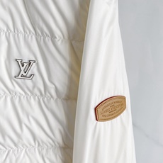 Louis Vuitton 路易威登 2026FW秋冬新款可脱卸两穿羽绒服外套✨ 原版定制五金拉链,高品质防风羽绒面料, Louis Vuitton 路易威登 2026FW秋冬新款可脱卸两穿羽绒服外套✨ 原版定制五金拉链,高品质防风羽绒面料,
