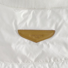 Louis Vuitton 路易威登 2026FW秋冬新款可脱卸两穿羽绒服外套✨ 原版定制五金拉链,高品质防风羽绒面料, Louis Vuitton 路易威登 2026FW秋冬新款可脱卸两穿羽绒服外套✨ 原版定制五金拉链,高品质防风羽绒面料,