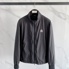 Moncler 盟可睐 2026FW秋冬新款可拆袖两穿羽绒服🔥 殿堂级秋冬王炸单品!全套原版开模五金配件,拉链阻尼手感和 Moncler 盟可睐 2026FW秋冬新款可拆袖两穿羽绒服🔥 殿堂级秋冬王炸单品!全套原版开模五金配件,拉链阻尼手感和