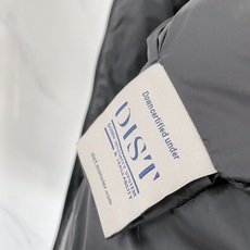 Moncler 盟可睐 2026FW秋冬新款可拆袖两穿羽绒服🔥 殿堂级秋冬王炸单品!全套原版开模五金配件,拉链阻尼手感和 Moncler 盟可睐 2026FW秋冬新款可拆袖两穿羽绒服🔥 殿堂级秋冬王炸单品!全套原版开模五金配件,拉链阻尼手感和