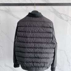 Moncler 盟可睐 2026FW秋冬新款可拆袖两穿羽绒服🔥 殿堂级秋冬王炸单品!全套原版开模五金配件,拉链阻尼手感和 Moncler 盟可睐 2026FW秋冬新款可拆袖两穿羽绒服🔥 殿堂级秋冬王炸单品!全套原版开模五金配件,拉链阻尼手感和