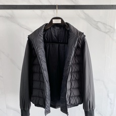 Moncler 盟可睐 2026FW秋冬新款可拆袖两穿羽绒服🔥 殿堂级秋冬王炸单品!全套原版开模五金配件,拉链阻尼手感和 Moncler 盟可睐 2026FW秋冬新款可拆袖两穿羽绒服🔥 殿堂级秋冬王炸单品!全套原版开模五金配件,拉链阻尼手感和