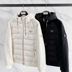 Prada 普拉达 2026FW秋冬新款针织拼接连帽羽绒服💥 轻奢休闲爆款✨原版定制五金拉链,顺滑好拉。衣身充绒羽绒面料 Prada 普拉达 2026FW秋冬新款针织拼接连帽羽绒服💥 轻奢休闲爆款✨原版定制五金拉链,顺滑好拉。衣身充绒羽绒面料