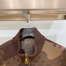 新品 🌟44 Lv 针织外套 最新设计款 2026ss 家新款夹克外套,秀场新品‼品相非常完美,舒适保暖,三标齐全色泽 新品 🌟44 Lv 针织外套 最新设计款 2026ss 家新款夹克外套,秀场新品‼品相非常完美,舒适保暖,三标齐全色泽