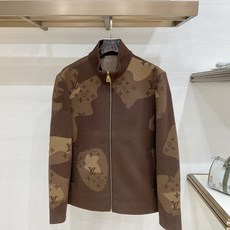 新品 🌟44 Lv 针织外套 最新设计款 2026ss 家新款夹克外套,秀场新品‼品相非常完美,舒适保暖,三标齐全色泽 新品 🌟44 Lv 针织外套 最新设计款 2026ss 家新款夹克外套,秀场新品‼品相非常完美,舒适保暖,三标齐全色泽