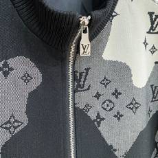 新品 🌟44 Lv 针织外套 最新设计款 2026ss 家新款夹克外套,秀场新品‼品相非常完美,舒适保暖,三标齐全色泽 新品 🌟44 Lv 针织外套 最新设计款 2026ss 家新款夹克外套,秀场新品‼品相非常完美,舒适保暖,三标齐全色泽