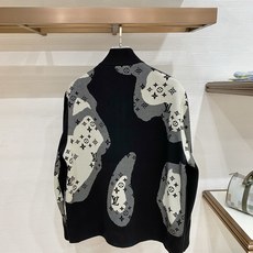 新品 🌟44 Lv 针织外套 最新设计款 2026ss 家新款夹克外套,秀场新品‼品相非常完美,舒适保暖,三标齐全色泽 新品 🌟44 Lv 针织外套 最新设计款 2026ss 家新款夹克外套,秀场新品‼品相非常完美,舒适保暖,三标齐全色泽