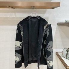 新品 🌟44 Lv 针织外套 最新设计款 2026ss 家新款夹克外套,秀场新品‼品相非常完美,舒适保暖,三标齐全色泽 新品 🌟44 Lv 针织外套 最新设计款 2026ss 家新款夹克外套,秀场新品‼品相非常完美,舒适保暖,三标齐全色泽