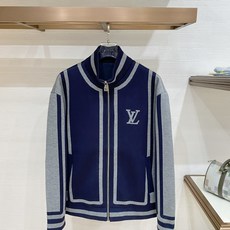🌟44 新品 Lv 针织外套 最新设计款 2026ss 家新款夹克外套,秀场新品‼品相非常完美,舒适保暖,三标齐全色泽 🌟44 新品 Lv 针织外套 最新设计款 2026ss 家新款夹克外套,秀场新品‼品相非常完美,舒适保暖,三标齐全色泽