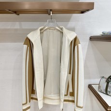 🌟44新品 Lv 针织外套 最新设计款 2026ss 家新款夹克外套,秀场新品‼品相非常完美,舒适保暖,三标齐全色泽饱 🌟44新品 Lv 针织外套 最新设计款 2026ss 家新款夹克外套,秀场新品‼品相非常完美,舒适保暖,三标齐全色泽饱