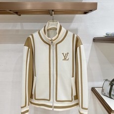 🌟44新品 Lv 针织外套 最新设计款 2026ss 家新款夹克外套,秀场新品‼品相非常完美,舒适保暖,三标齐全色泽饱 🌟44新品 Lv 针织外套 最新设计款 2026ss 家新款夹克外套,秀场新品‼品相非常完美,舒适保暖,三标齐全色泽饱