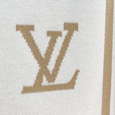 🌟44新品 Lv 针织外套 最新设计款 2026ss 家新款夹克外套,秀场新品‼品相非常完美,舒适保暖,三标齐全色泽饱 🌟44新品 Lv 针织外套 最新设计款 2026ss 家新款夹克外套,秀场新品‼品相非常完美,舒适保暖,三标齐全色泽饱