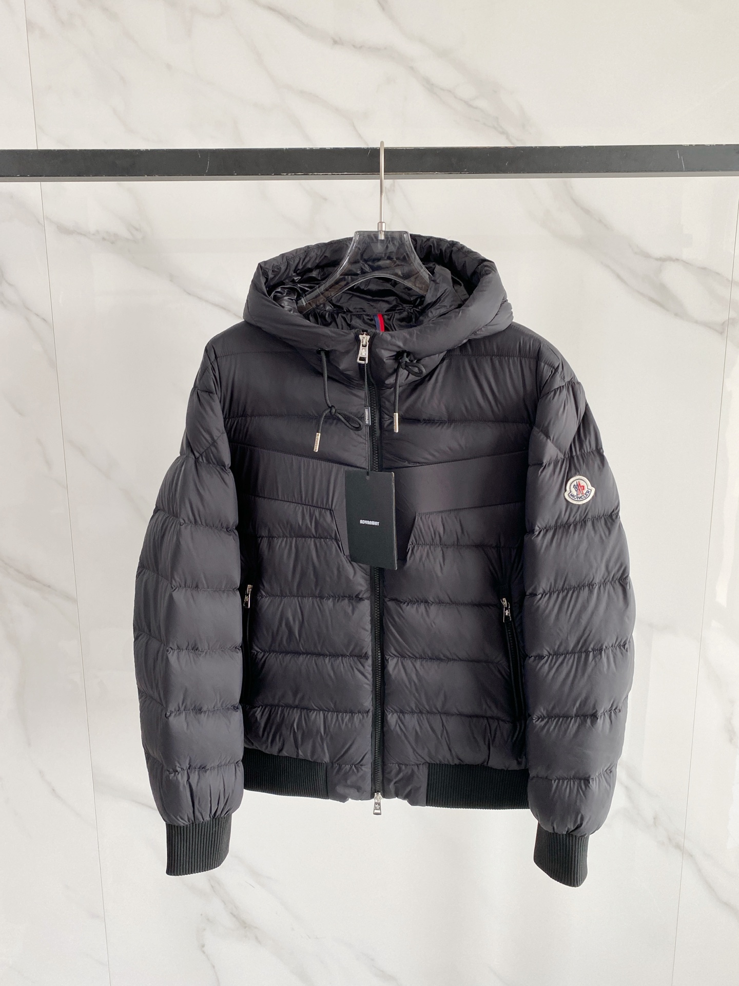 Moncler 盟可睐 2026FW秋冬新款横条连帽羽绒服💥 年度热门款✨原版全套五金配件，拉链阻尼质感到位。高品质轻量