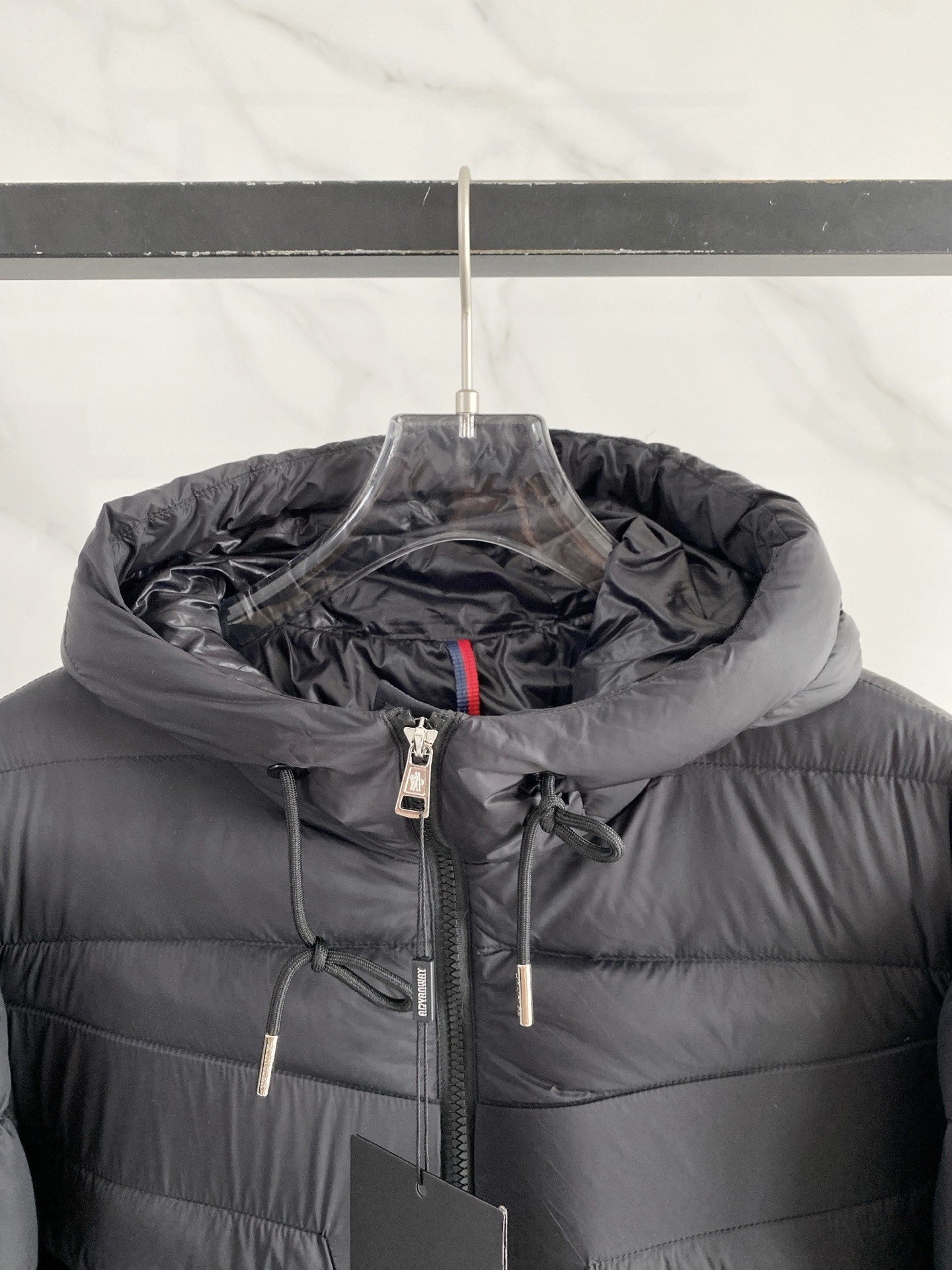 Moncler 盟可睐 2026FW秋冬新款横条连帽羽绒服💥 年度热门款✨原版全套五金配件，拉链阻尼质感到位。高品质轻量