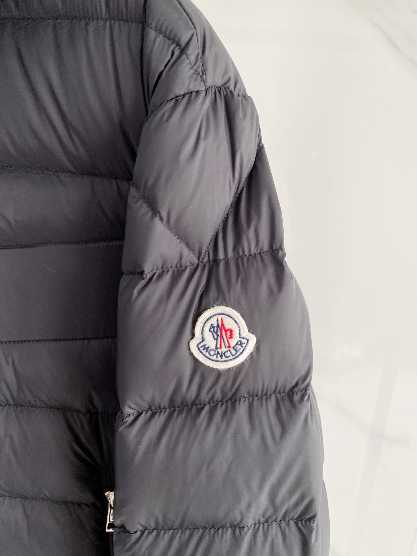 Moncler 盟可睐 2026FW秋冬新款横条连帽羽绒服💥 年度热门款✨原版全套五金配件，拉链阻尼质感到位。高品质轻量