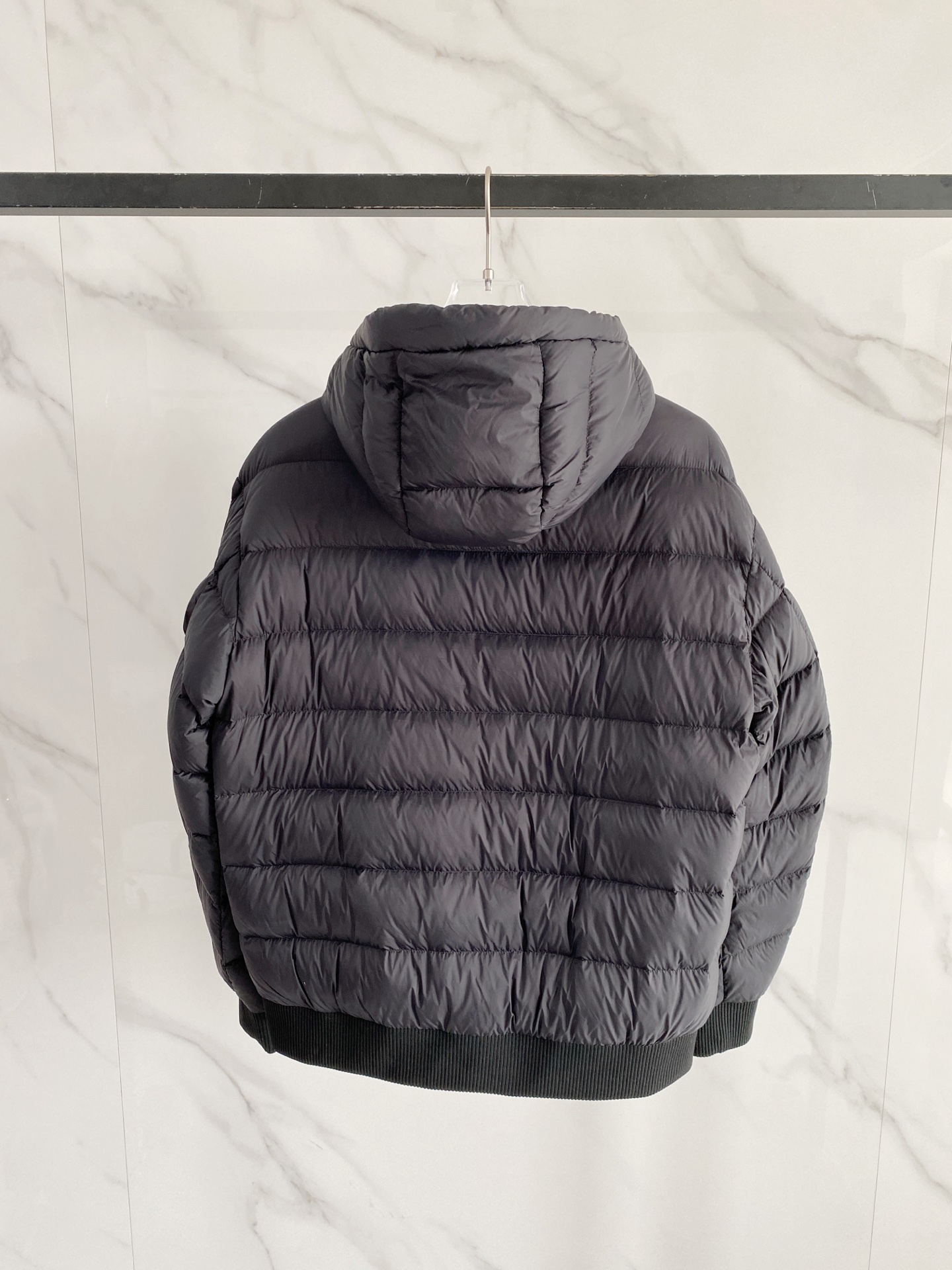 Moncler 盟可睐 2026FW秋冬新款横条连帽羽绒服💥 年度热门款✨原版全套五金配件，拉链阻尼质感到位。高品质轻量