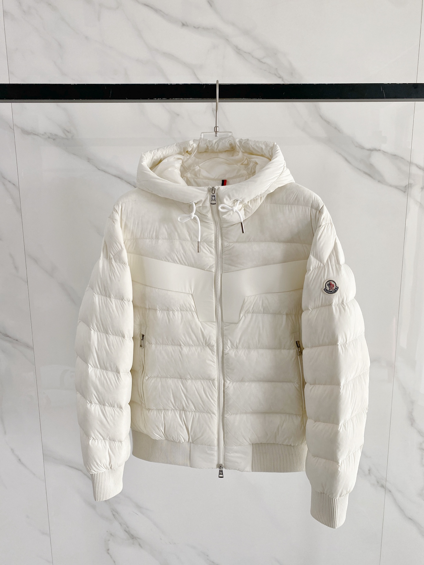 Moncler 盟可睐 2026FW秋冬新款横条连帽羽绒服💥 年度热门款✨原版全套五金配件，拉链阻尼质感到位。高品质轻量